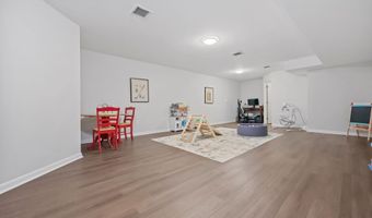 7 Silversmith Dr, Danbury, CT 06811