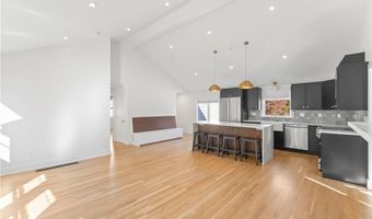 7 Carpenter Ave, Barrington, RI 02806