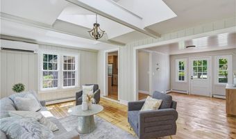 3 Sundale Rd, Cranston, RI 02921