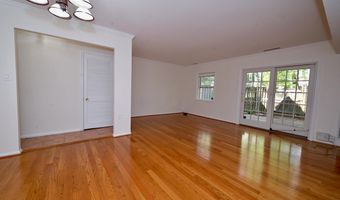 862 AZALEA Dr 20-862, Rockville, MD 20850