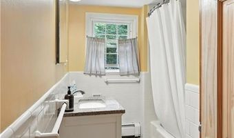 70 Lindley Ave, North Kingstown, RI 02852