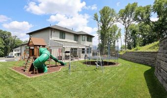 13 Autumn Ct, Airmont, NY 10901