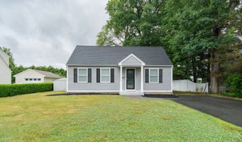 17 Edgewood St, Cromwell, CT 06416