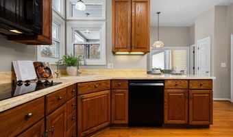 5971 Creekview Ct, Ann Arbor, MI 48108