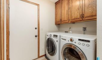 505 N Oak Ridge Rd, Brandon, SD 57005