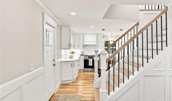 40 Congregational St, Bristol, RI 02809