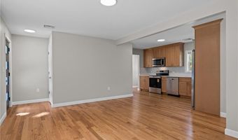 20 Maple Ct, Hopkinton, RI 02804