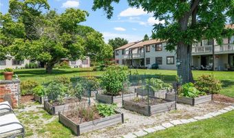 30 Sweet Meadows Ct 26, Narragansett, RI 02882