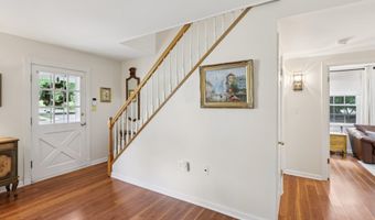 135 Ivy Hill Dr, Aberdeen, NJ 07747