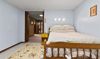 224 Sunderland Dr, Auburn, ME 04210