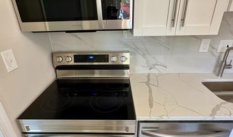 2008 38TH St SE 302, Washington, DC 20020