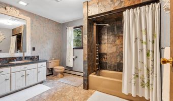 210 Church St, Belford, NJ 07718