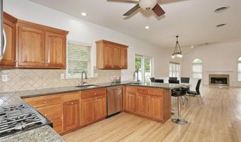 6 Margo Ct, Airmont, NY 10901