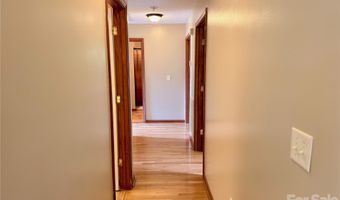 5 Springmill Dr, Asheville, NC 28806