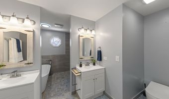 903 Old Oak Cir, Algonquin, IL 60102