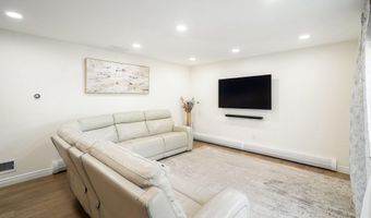 210 Kentucky Way, Freehold, NJ 07728