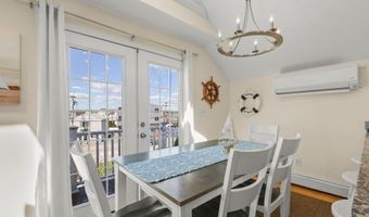 45 Crescent Rd, Middletown, RI 02842