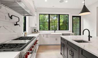 112 N HIGHLAND St, Arlington, VA 22201