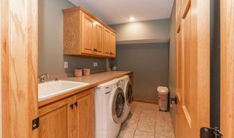 38177 Twin Oaks Dr, Avon, MN 56310
