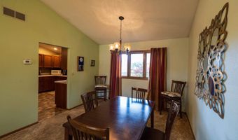 207 N 10th St, Albia, IA 52531