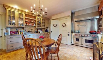 40 N Shore Rd, Absecon, NJ 08201