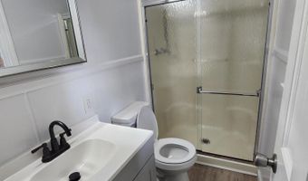 422 Kings Ave, Bishopville, SC 29010