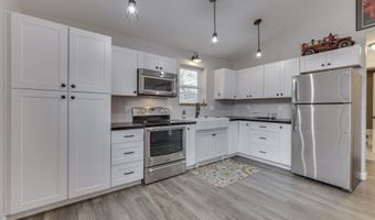 110 N Tresslar Ave, Bargersville, IN 46106