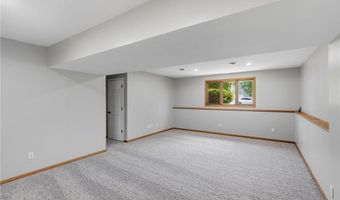5809 126th St W, Apple Valley, MN 55124