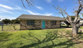 910 Chestnut St, Hico, TX 76457