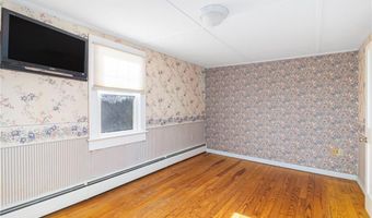 120 Chestnut Ave, Narragansett, RI 02882