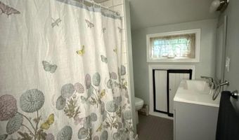105 Lakeside Dr, Alloway, NJ 07461