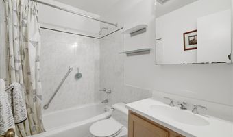 8906 TRANSUE Dr, Bethesda, MD 20817