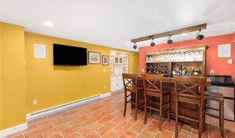 10 Honey Lou Ct, Cranston, RI 02921