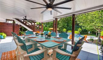 1388 Red Oak Plantation Dr, Ballwin, MO 63021