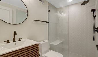 1200 N NASH St 811, Arlington, VA 22209