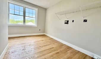 8 Country Ln, Billerica, MA 01821