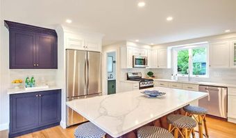 1 Cheshire Dr, Barrington, RI 02806