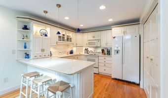 2 Turnberry Cir 113, Bedford, NH 03110