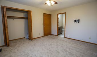 1521 E Melgaard Rd, Aberdeen, SD 57401