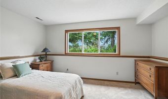 15913 Garrett Dr, Apple Valley, MN 55124