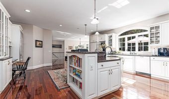 25 Westfield Dr, East Greenwich, RI 02818