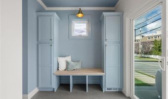 7 Wellington Ave, Newport, RI 02840