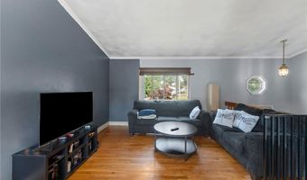 34 Pequot Ave, Warwick, RI 02889