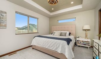 2726 E Sunburst Dr, Brandon, SD 57005