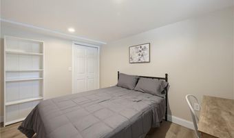 34 Foxhill Ave, Bristol, RI 02809
