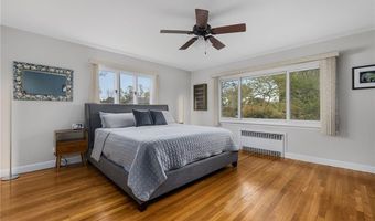 120 Bretton Woods Dr, Cranston, RI 02920