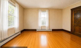 744 Hammond St, Bangor, ME 04401