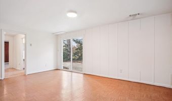 8928 CHELTONHAM Pl, Annandale, VA 22003