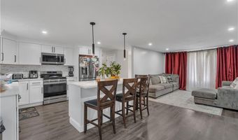8 Gale Ct, North Providence, RI 02904