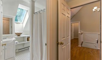 9 Scitterygussett Dr, Falmouth, ME 04105